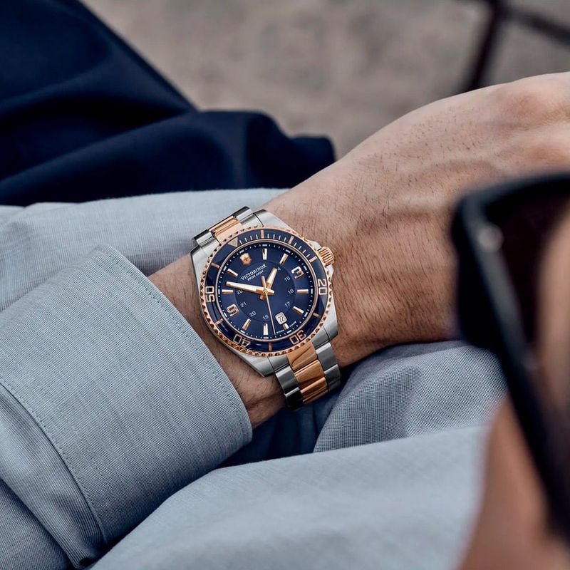 Reloj_Maverick_Large_correa_acero_inoxidable_bicolor_dial_azul_Victorinox_6