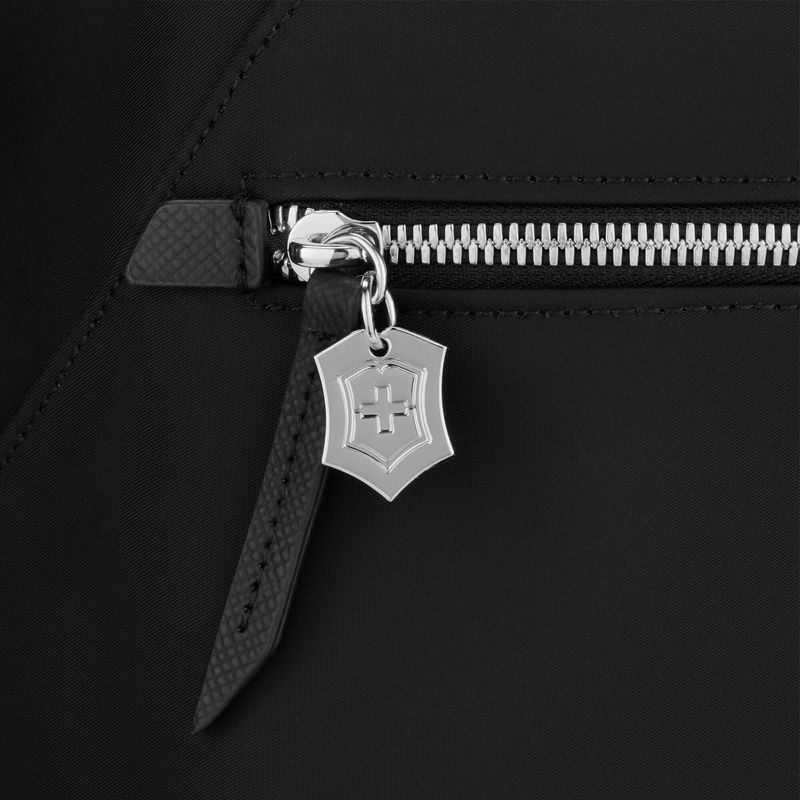 Large-TGE-Victoria_Signature_Charm_DE.jpg