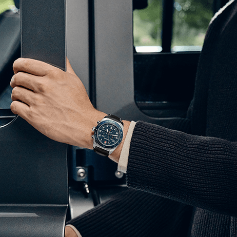 hombre con reloj swiss army chrono victorinox