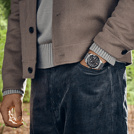 hombre con reloj swiss army chrono victorinox